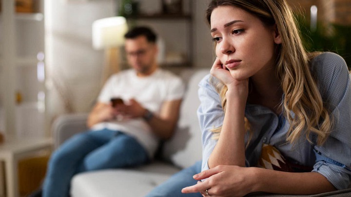 13 Signs Your Wife Is Planning On Leaving You (And You Have No Idea)