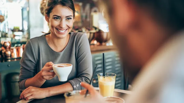 10 Body Language Signs That Mean Someone Is Attracted to You