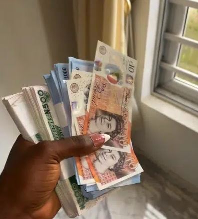 Nigerian Lady Shows Off Stacks Of Cash Allegedly Gifted At Davido’s Wedding (Video)