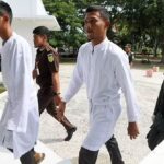 Four Men Flogged Mercilessly For Consuming Alcohol And Breaking Sharia Law In Indonesia (Photos)