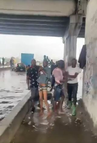 Lagos Arrests ‘Area Boys’ Extorting N100 From Pedestrians (Video)