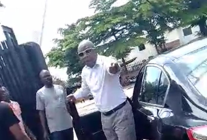 Ministry Of Justice Lawyer Allegedly Assaults Abuja Resident During Estate Security Check (Video)