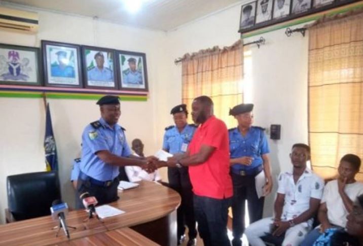 Police Presents N43M Cheques To Families Of Deceased Officers In Cross River