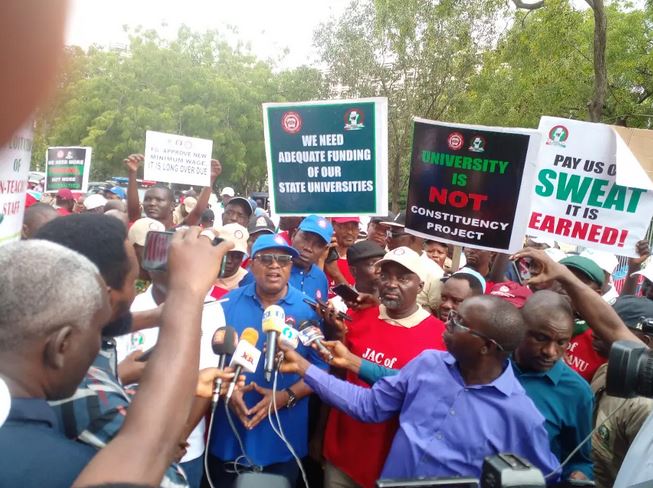 SSANU, NASU Members Clash With Security Personnel At Unity Fountain During Protest