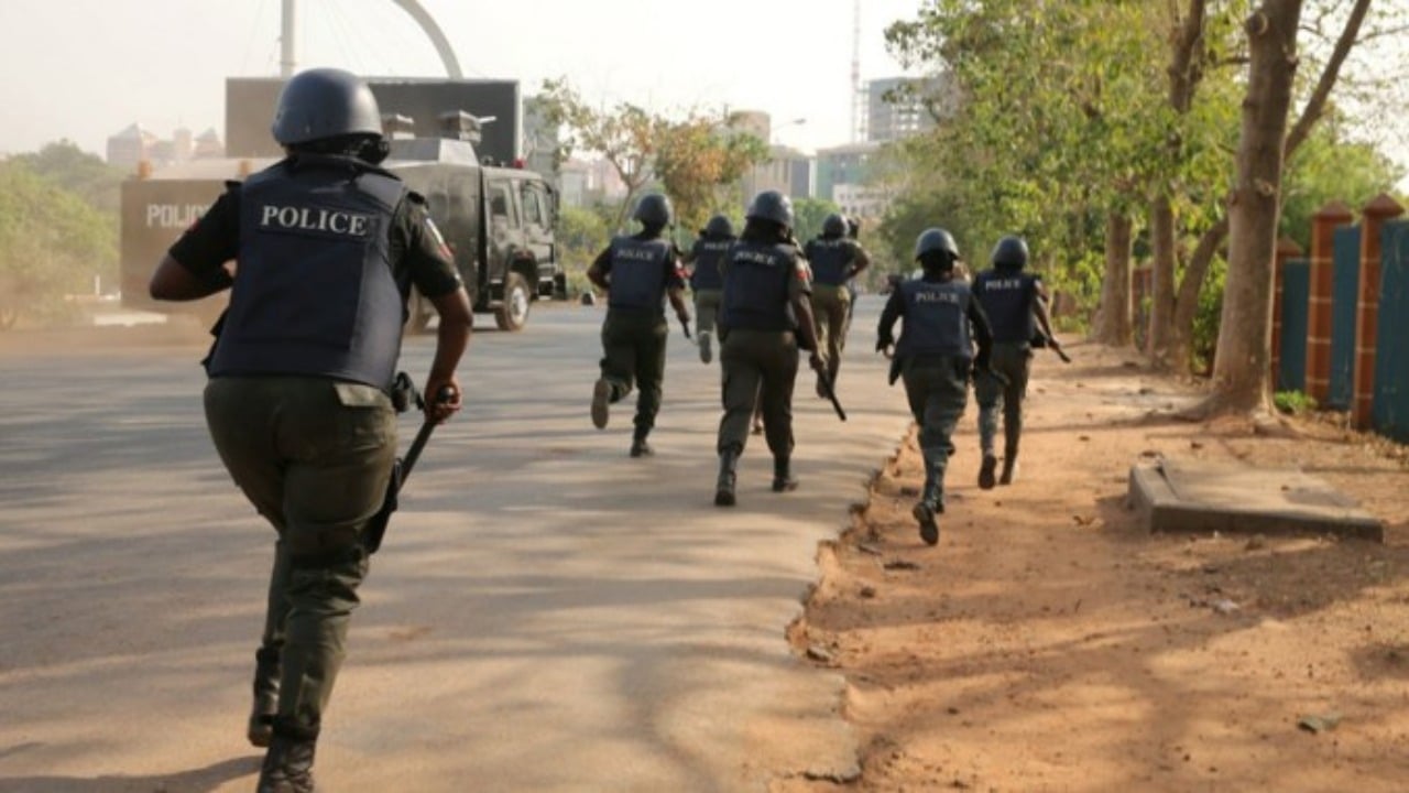 Two Dead As FCT Police Engage Suspects In Gun Duel, Recover Stolen Cars, Weapons