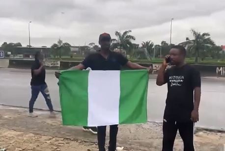 #EndBadGovernance Protesters Converge In Front Of The Popular Port Harcourt Pleasure Park In Rivers State (Videos)