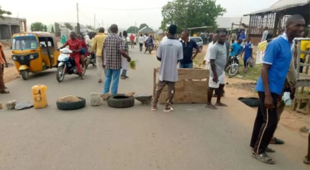 Protesters Block Jikwoyi-Kurudu Axis Of FCT