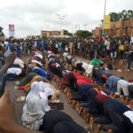 Christian Protesters Protect Their Muslim Counterparts As They Observe Their Prayers On The Road In Jos (Photo)