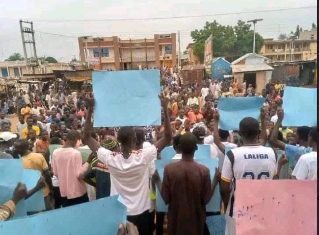 Photos of Yobe Youths Protesting Against Hunger and Hardship