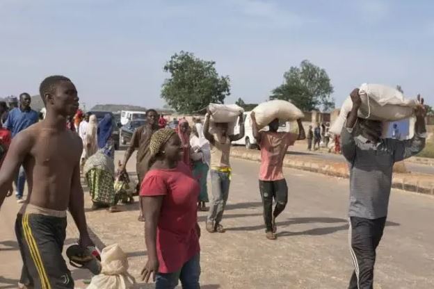 Edo Residents Loot Truckload Of Rice