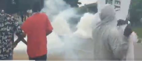 Policemen Teargas Journalists, Protesters In Abuja (Videos)