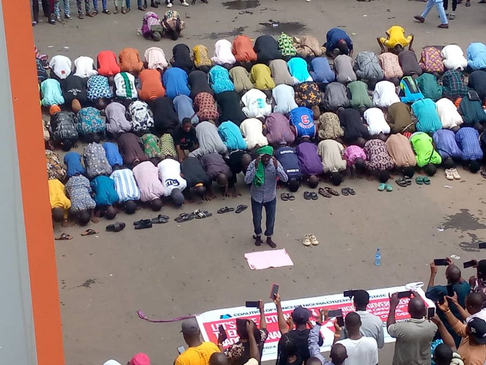 Osun Protesters Observe Jumaat Prayers On Road (Photos)