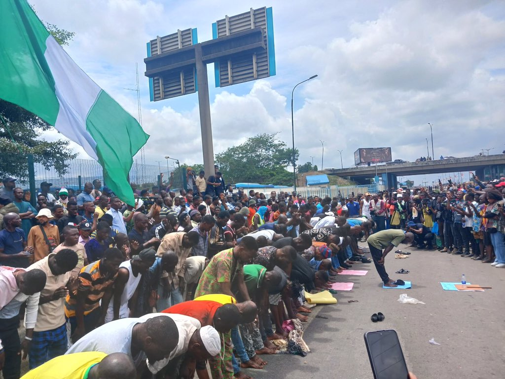 Muslim Protesters Pause Protest To Observe Friday Prayer In Lagos (Photos)