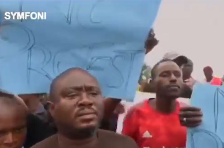 Moment Pro-Govt Protester Appealed To Journalist Not To Air His Interview After Failing To Defend Govt Policies (Video)