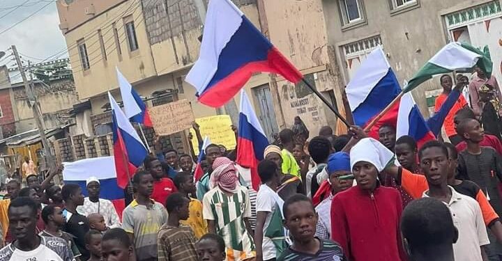 DSS to Name Sponsors of Protesters With Russian Flag