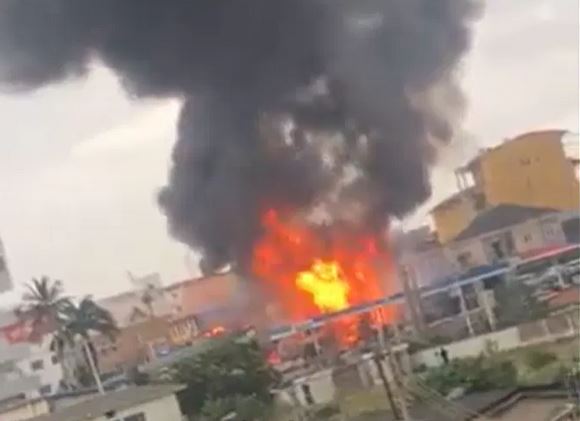 Fire Guts Filling Station, Destroys Vehicles In Lagos (Video)