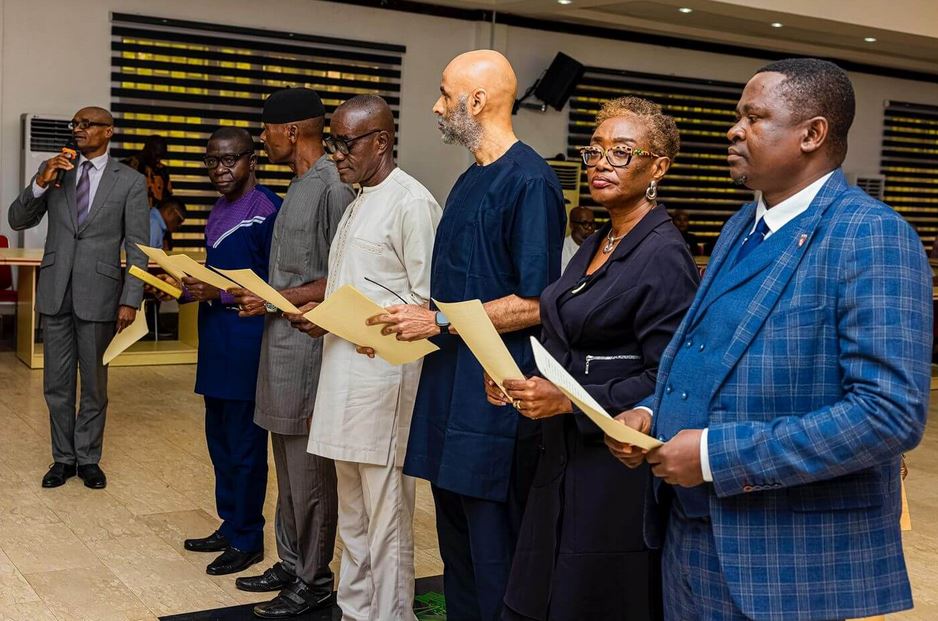 Gov Otti Swears In 6 New Commissioners Without Ministries