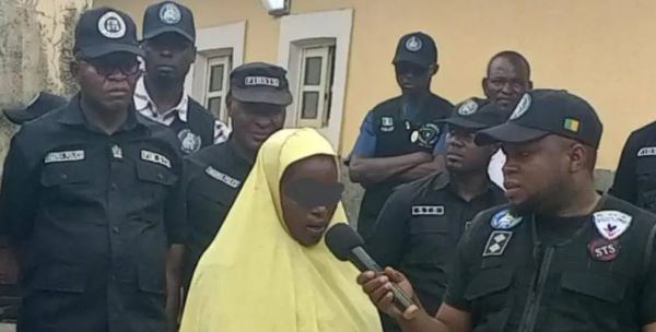 Police Arrest Woman With Ak-47, Magazines Hidden Inside Garri Sack (Photo)