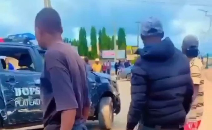 Policemen Reportedly Crash During High-Speed Chase Of Alleged Fraudsters In Plateau, Officer Injured (Video)