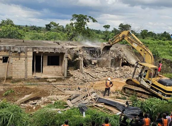 Enugu Govt Demolishes Kidnappers’ Dens, Says More To Go Down