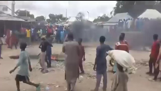 Sokoto Youths Protest Brutal Killing Of Traditional Leader, Sarkin Gobir By Terrorists, Burn Tyres (Video)