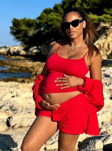 Wizkid’s Babymama, Jada P Flaunts Baby Bump In New Video