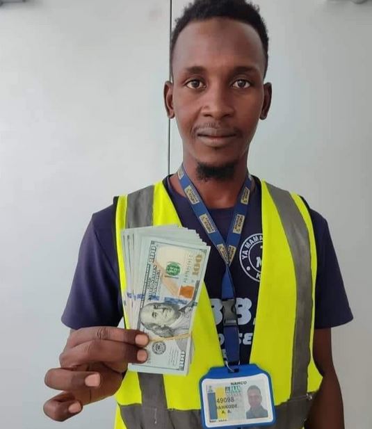 Kano Airport Cleaner Returns $10,000 Found In Aircraft