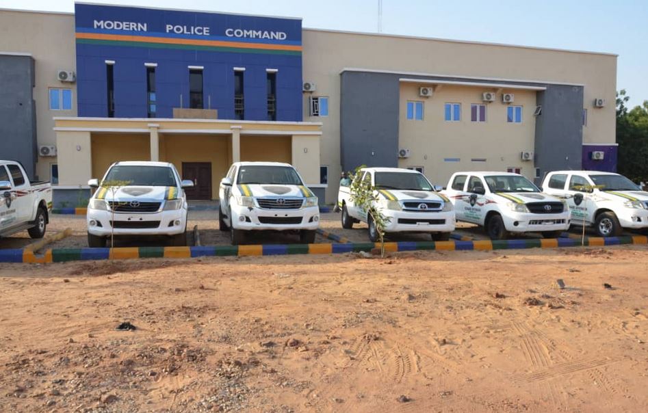 Former Sokoto Governor, Wamakko Donates 10 Patrol Vehicles To Police