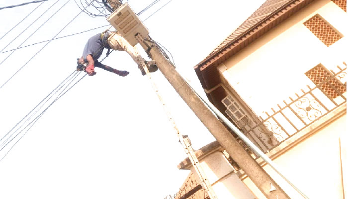 Electrician Gets Electrocuted While Fixing Wiring Connections In Lagos