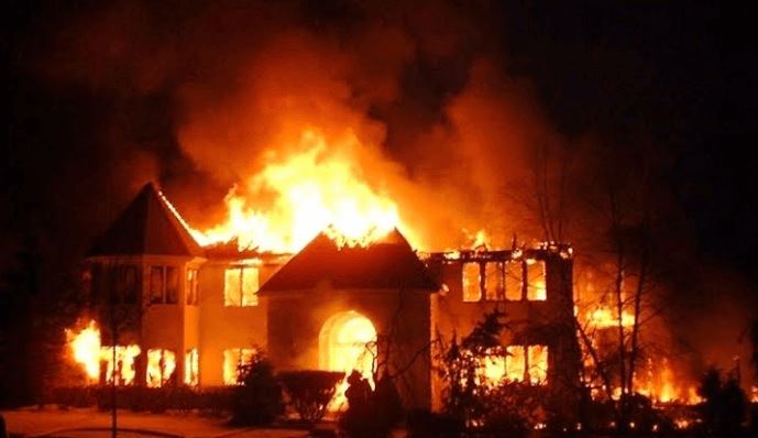 Panic As Fire Razes Twin 3-Bedroom Flats In Ilorin, Kwara