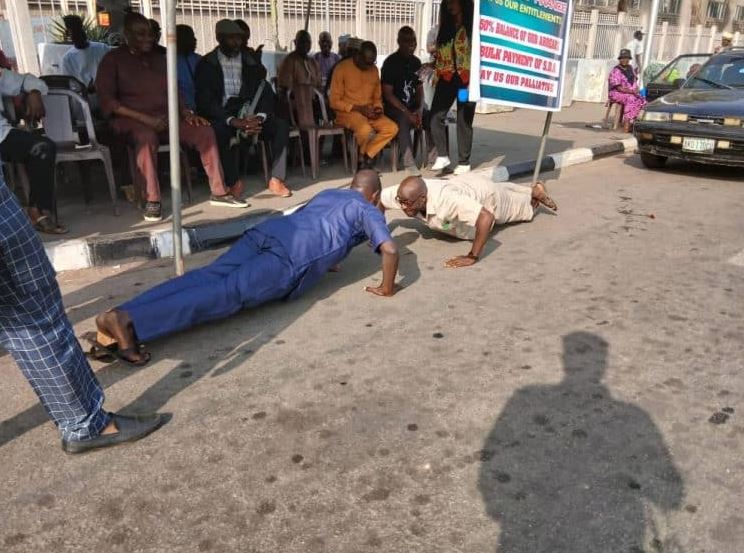 Retired Military Personnel Protest At Finance Ministry Over Unpaid Entitlements (Photos)