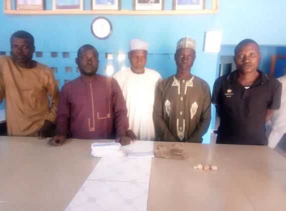 Police Arrests 5-Member Syndicate Over Criminal Conspiracy, Fraud, Recover Stolen Vehicle (Photos)