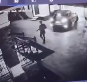 CCTV Footage Shows How Man Outsmarted Suspected Kidnappers In Delta State (Video)