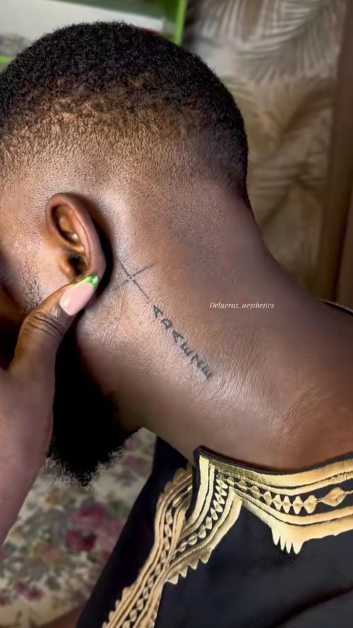 Man Tattoos His Woman’s Name On His Neck to Show His Love