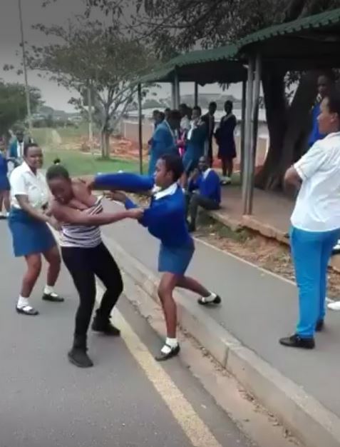 Drama As Woman Is Beaten Up By Secondary School Student After She Confronted Her For Allegedly Having Affair With Her Husband (Video)