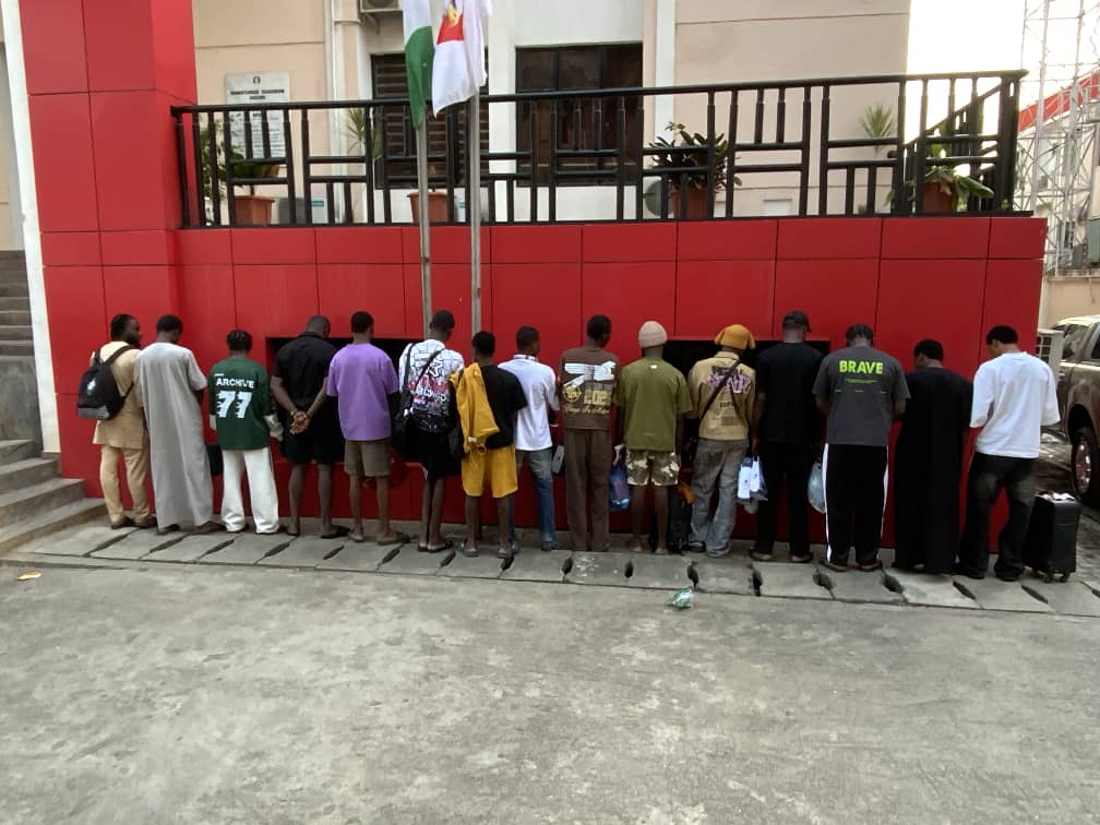 15 Yahoo Boys Arrested For Internet Fraud in Abuja (Photo)