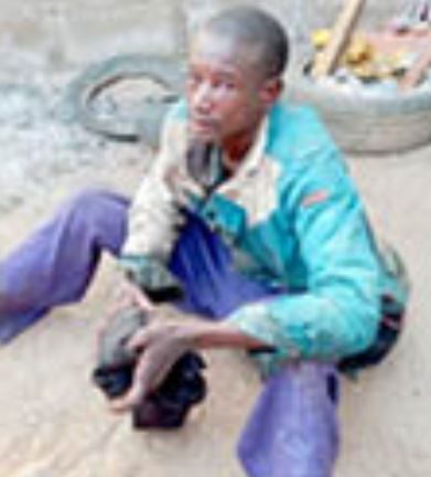 Man Escapes Lynching For Allegedly Scooping Sand From School Children’s Footprints In Kwara