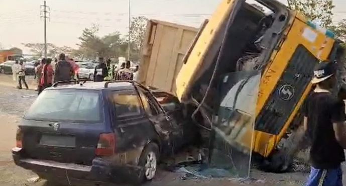 12 Passengers Burnt To Death As Truck Collides With Bus On Benin-Auchi Highway