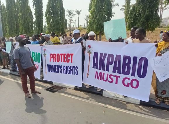 Natasha Akpoti’s Supporters Storm NASS, Ask Akpabio To Step Down (Photos)