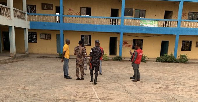 Lagos School Shut, Pupils Stranded As EFCC Operatives Lay Siege To Premises